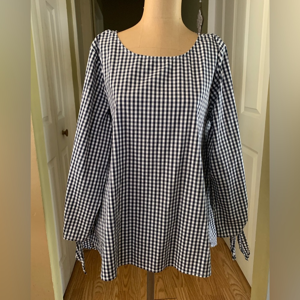 Vince Camuto Black & White Blouse Large Classic Cottagecore Boxy